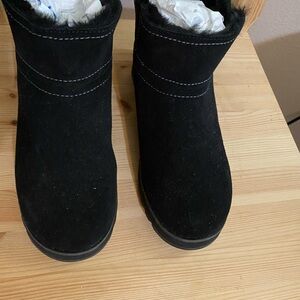 Skechers Black Faux Fur Trim Ankle Boots están nuevas